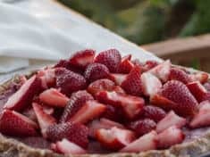 Strawberry Ice Cream Pie {vegan, gluten-free, naturally-sweetened, Paleo-friendly}