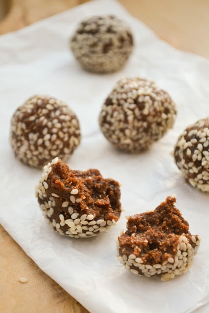 Sticky Toffee Pudding Raw Energy Balls for Healthy Holiday Cookies